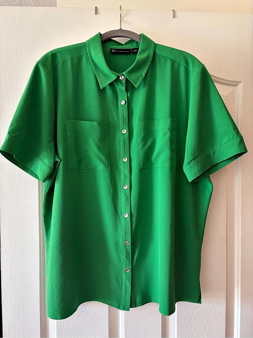 New York & Company Green Short-Sleeve Button-Down Shirt Size XL Like New